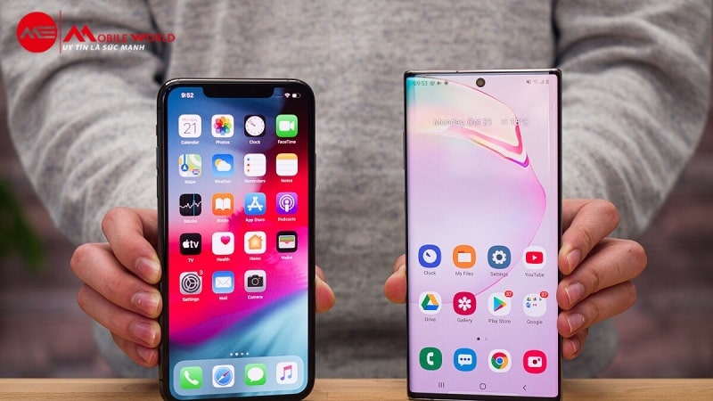 Trong khi iPhone sử dụng c&ocirc;ng nghệ m&agrave;n h&igrave;nh OLED th&igrave; Samsung lại chọn Super Amoled