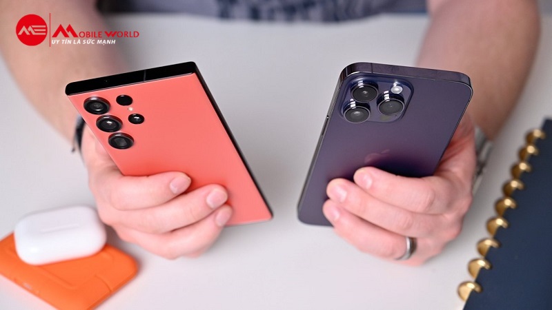 iPhone lu&ocirc;n c&oacute; mức gi&aacute; cao hơn nhiều so với sản phẩm c&ugrave;ng ph&acirc;n kh&uacute;c của Samsung