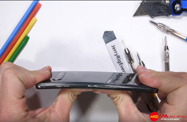 Cảm biến vân tay siêu âm của Galaxy S10 vẫn sẽ dùng được sau khi xước nặng?