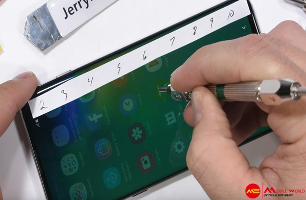 Cảm biến vân tay siêu âm của Galaxy S10 vẫn sẽ dùng được sau khi xước nặng?