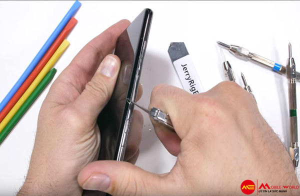 Cảm biến vân tay siêu âm của Galaxy S10 vẫn sẽ dùng được sau khi xước nặng?