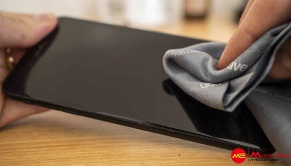 Mẹo hay khắc phục camera mờ, nho&egrave; của iPhone 12 Pro Max