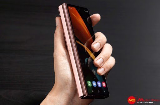 N&ecirc;n chọn Samsung Galaxy Z Fold 2 hay Galaxy Fold?
