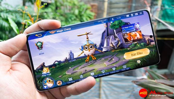 So s&aacute;nh đ&aacute;nh gi&aacute; iPhone 12 Pro Max v&agrave; Galaxy S21 Ultra