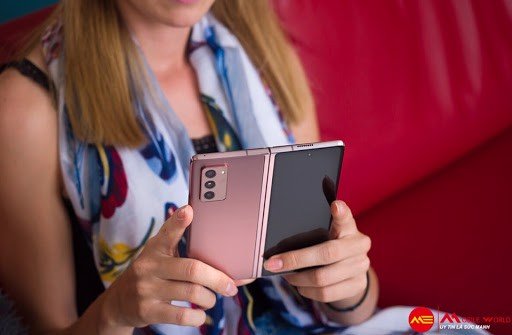 Tìm hiểu chi tiết thiết kế của Galaxy Z Fold 2 5G