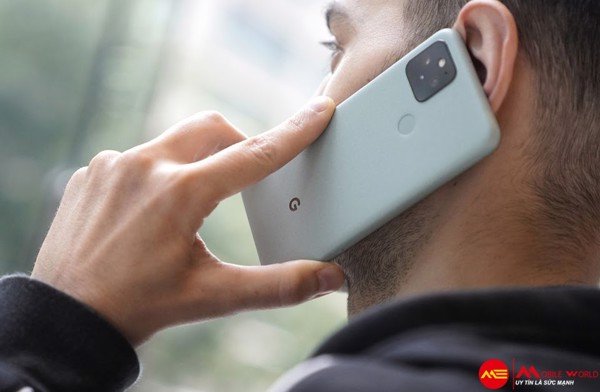 Tr&ecirc;n tay Google Pixel 5 5G: Camera k&eacute;p - Chống nước IP68