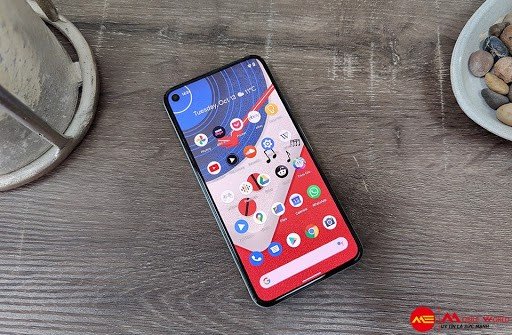 Tr&ecirc;n tay Google Pixel 5 5G: Camera k&eacute;p - Chống nước IP68