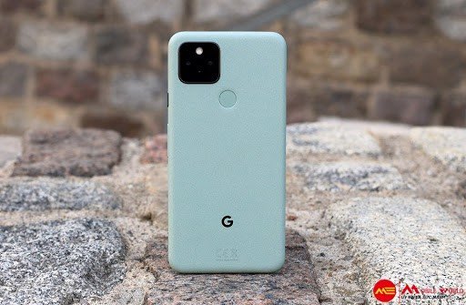 Tr&ecirc;n tay Google Pixel 5 5G: Camera k&eacute;p - Chống nước IP68