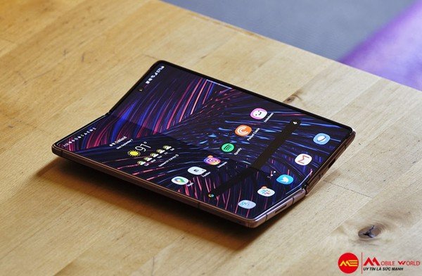 Trên tay siêu phẩm Galaxy Z Fold 2 của Samsung, có đáng mua?