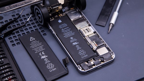 thay-pin-dien-thoai-iphone-chinh-hang-gia-re-lay-lien