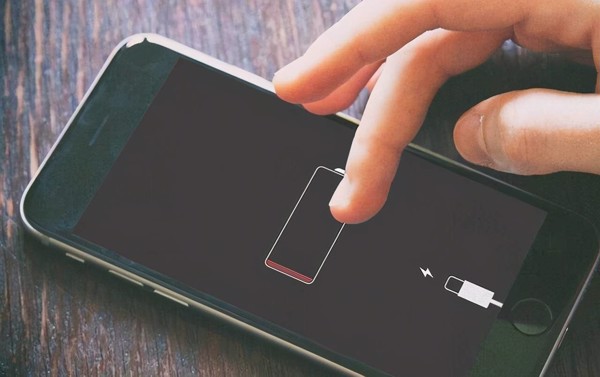 thay-pin-dien-thoai-iphone-chinh-hang-gia-re-lay-lien