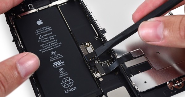 thay-pin-dien-thoai-iphone-chinh-hang-gia-re-lay-lien