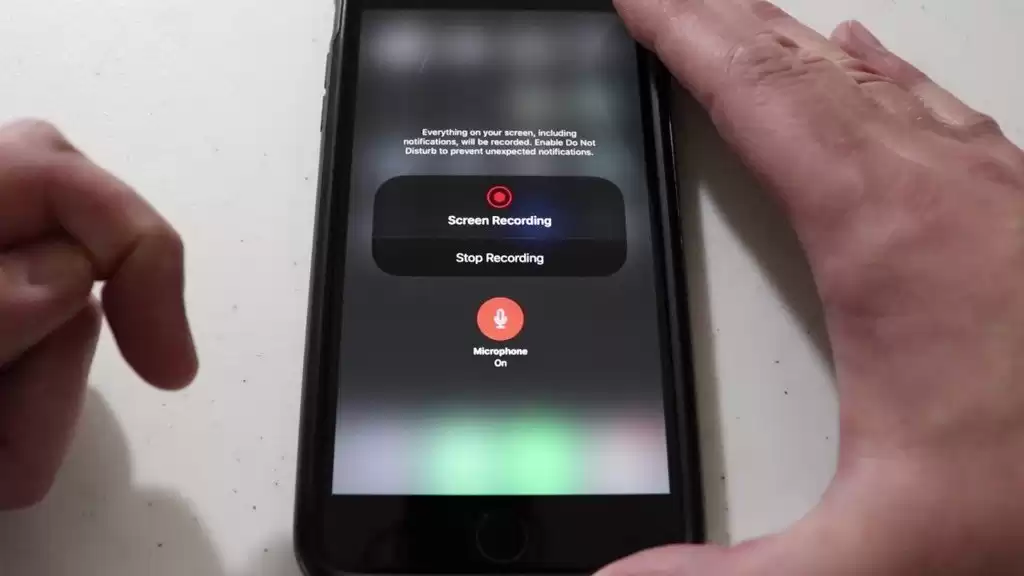 Cách quay màn hình iPhone đơn giản dành cho mọi người