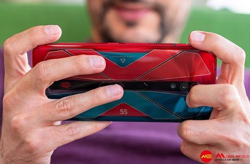 Chi Tiết Màn Hình Của Gaming Phone ZTE Nubia Red Magic 5S