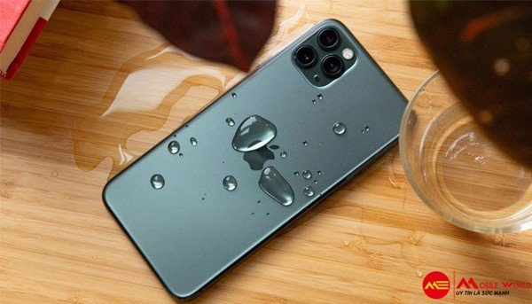 Top 6 mẫu smartphone c&oacute; khả năng chống nước cho m&ugrave;a mưa
