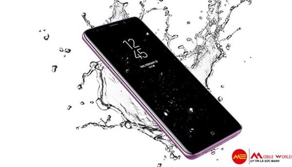 Top 6 mẫu smartphone c&oacute; khả năng chống nước cho m&ugrave;a mưa