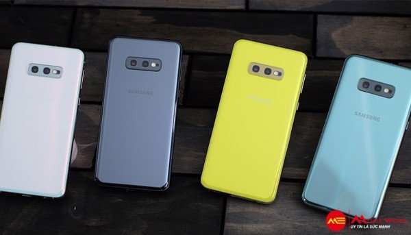 Tr&ecirc;n tay Samsung Galaxy S10e - Si&ecirc;u phẩm nhỏ nhưng c&oacute; v&otilde;