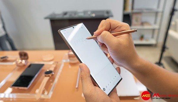Đ&aacute;nh gi&aacute; chi tiết từ A đến Z Galaxy S9 v&agrave; Note 20