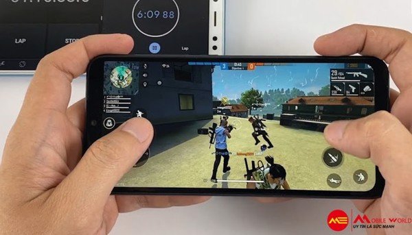 Giải trí mùa Euro với 5 smartphone màn hình to, pin khủng