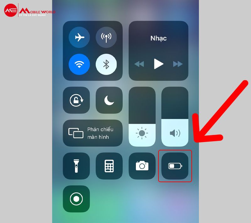 Bật chế độ tiết kiệm pin sẽ giúp cho các thiết bị iOS giảm tối đa mức độ tiêu thụ pin