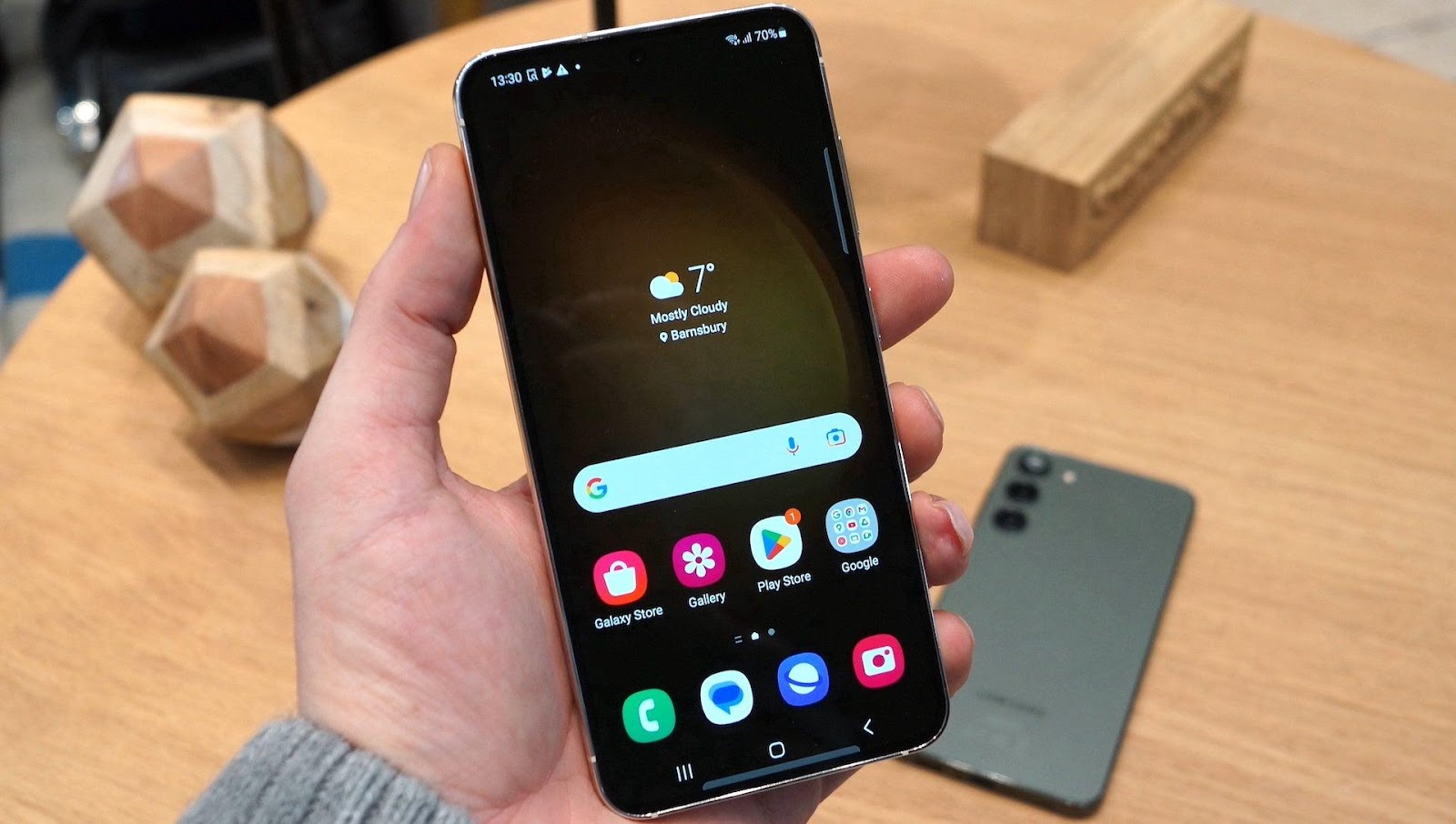 google-pixel-7a-so-sanh-voi-samsung-galaxy-s23-6