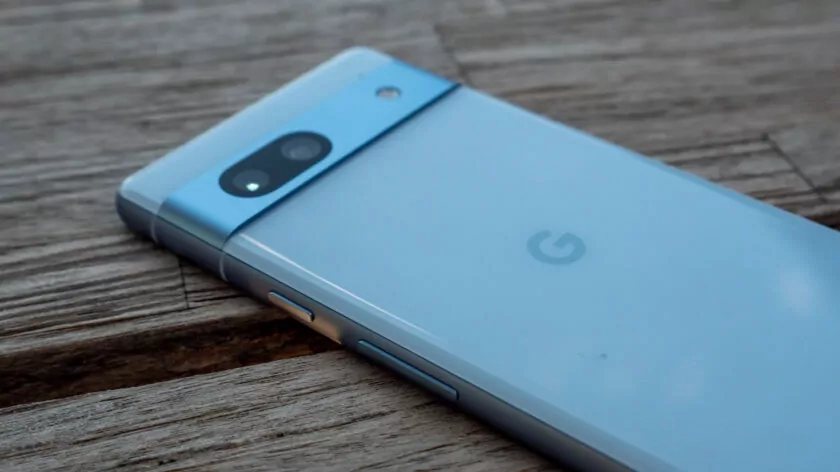 google-pixel-7a-va-samsung-a54-dien-thoai-tam-trung-nao-tot-nhat-3