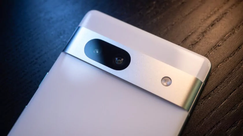 google-pixel-7a-va-samsung-a54-dien-thoai-tam-trung-nao-tot-nhat-9