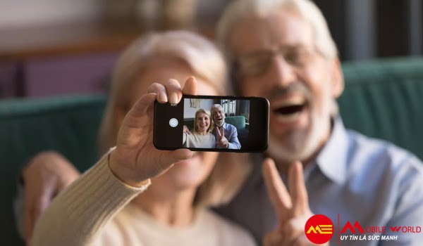 7 Ti&ecirc;u ch&iacute; mua smartphone cho người gi&agrave; bạn cần biết