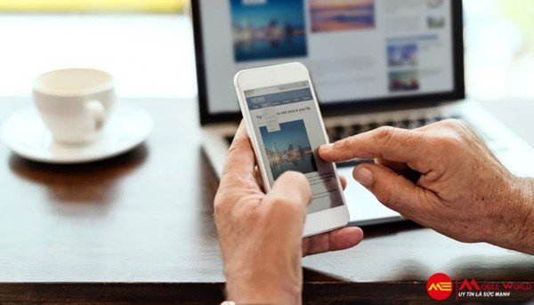 7 Ti&ecirc;u ch&iacute; mua smartphone cho người gi&agrave; bạn cần biết