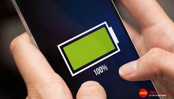 7 Ti&ecirc;u ch&iacute; mua smartphone cho người gi&agrave; bạn cần biết
