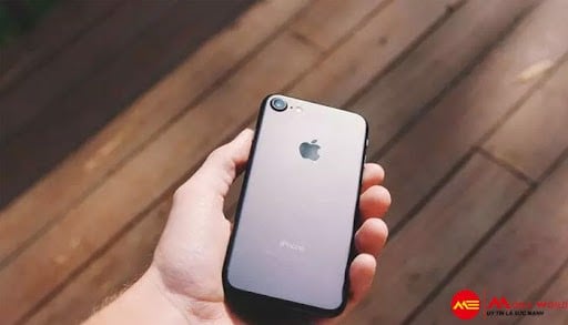 C&oacute; n&ecirc;n mua iPhone cũ hết bảo h&agrave;nh? Nơi iPhone mua cũ uy t&iacute;n