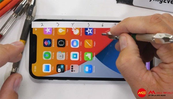 Mặt sau iPhone 12 Pro Max có chống xước không?
