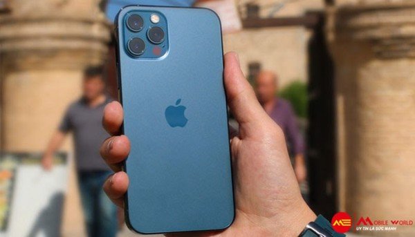 Mặt sau iPhone 12 Pro Max có chống xước không?