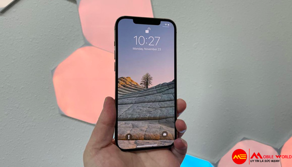 So sánh mặt kính iPhone 12 và mặt gốm Galaxy S10 Plus