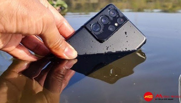 Test nhanh độ chống nước của Galaxy S21, S21 Plus, S21 Ultra
