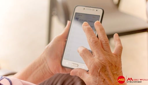 Cài đặt điện thoại Android cho người lớn tuổi xài dễ hơn