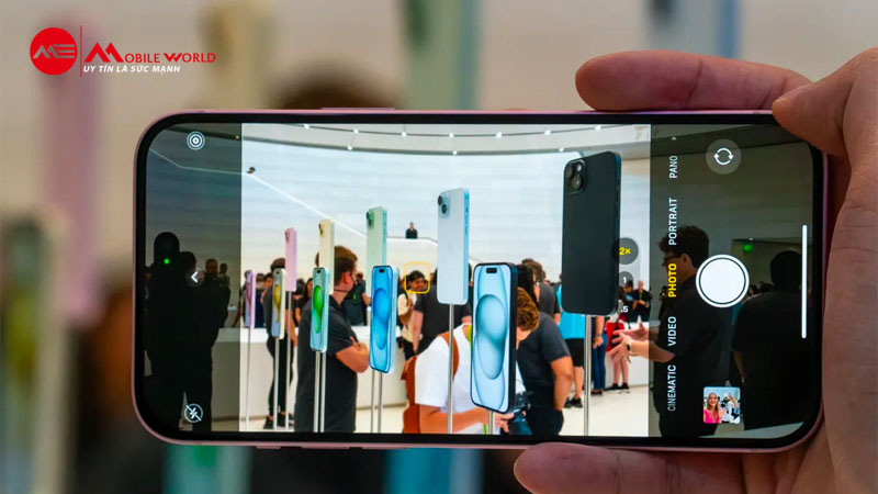 Ở mặt trước, cả hai phi&ecirc;n bản iPhone 15 Pro Max v&agrave; iPhone 14 Pro Max đều trang bị camera TrueDepth với cảm biến 12 megapixel.