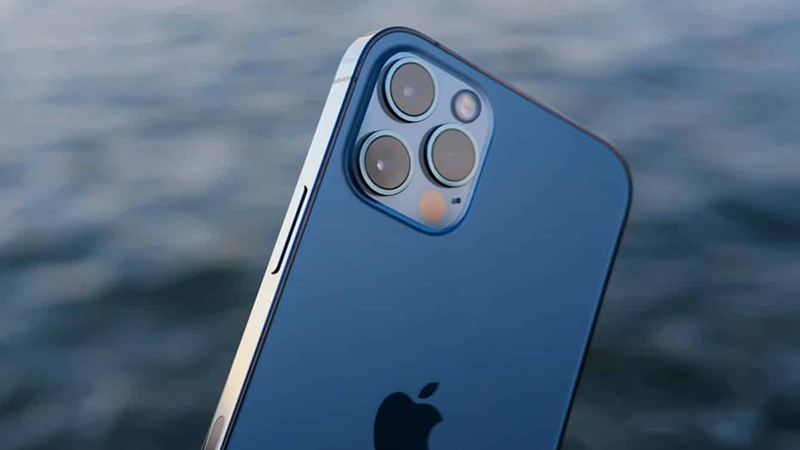 iPhone 12 chống nước tốt hơn những g&igrave; h&atilde;ng đ&atilde; c&ocirc;ng bố