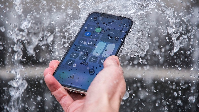 Mức độ chống nước tr&ecirc;n bộ đ&ocirc;i iPhone 11 v&agrave; iPhone 11 Pro cho kết quả bất ngờ