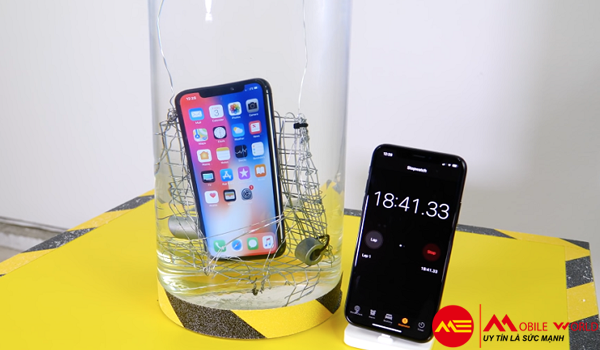 iPhone X c&oacute; khả năng chống nước theo chuẩn IP67