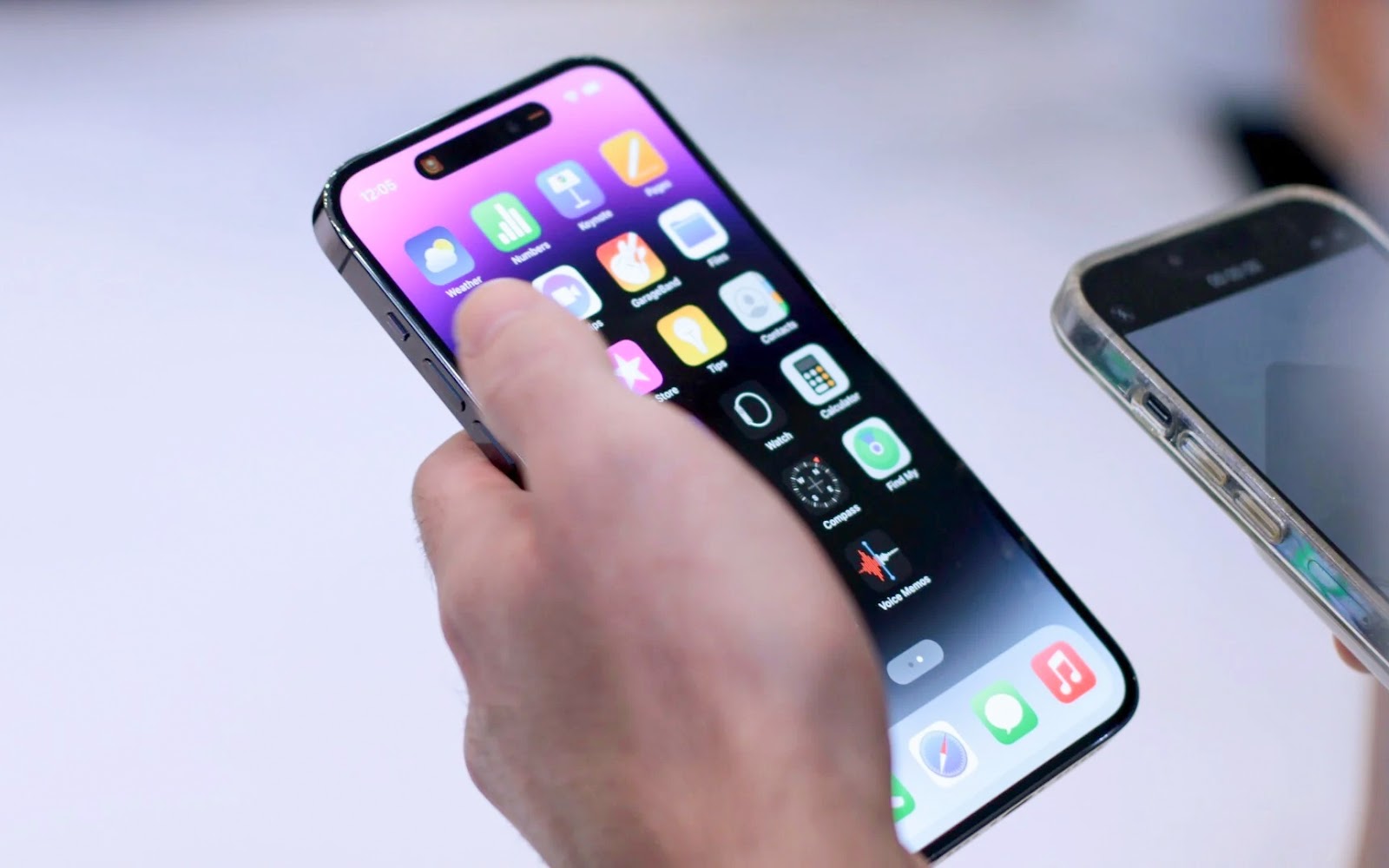 iPhone 14 Pro Max Lock