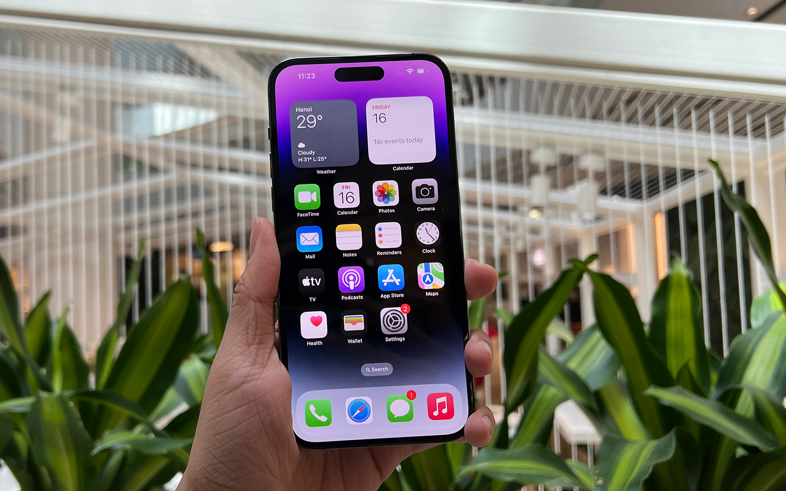 Giá iPhone lock thường thấp hơn hàng chính hãng nhiều