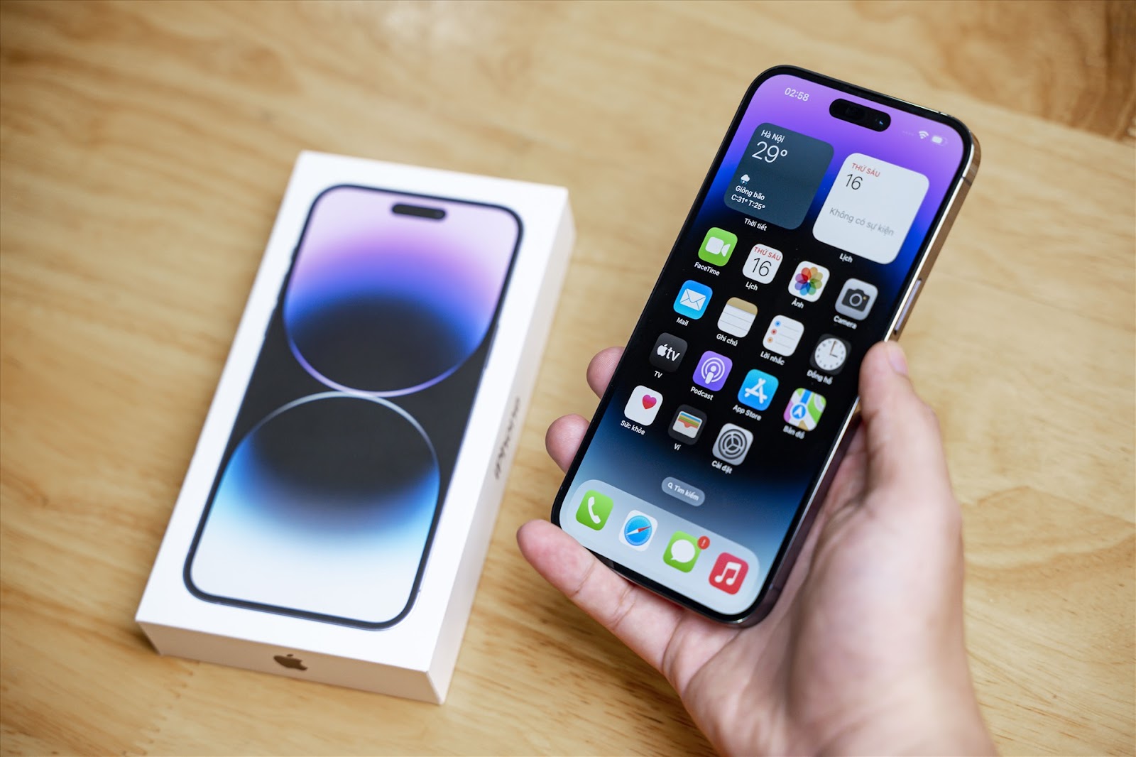 iPhone lock thường được nhập khẩu từ Mỹ