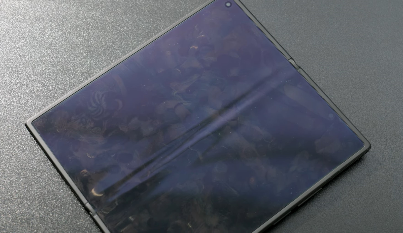 review-xiaomi-mix-fold-3-dien-thoai-gap-nhe-mong-manh-hon-8