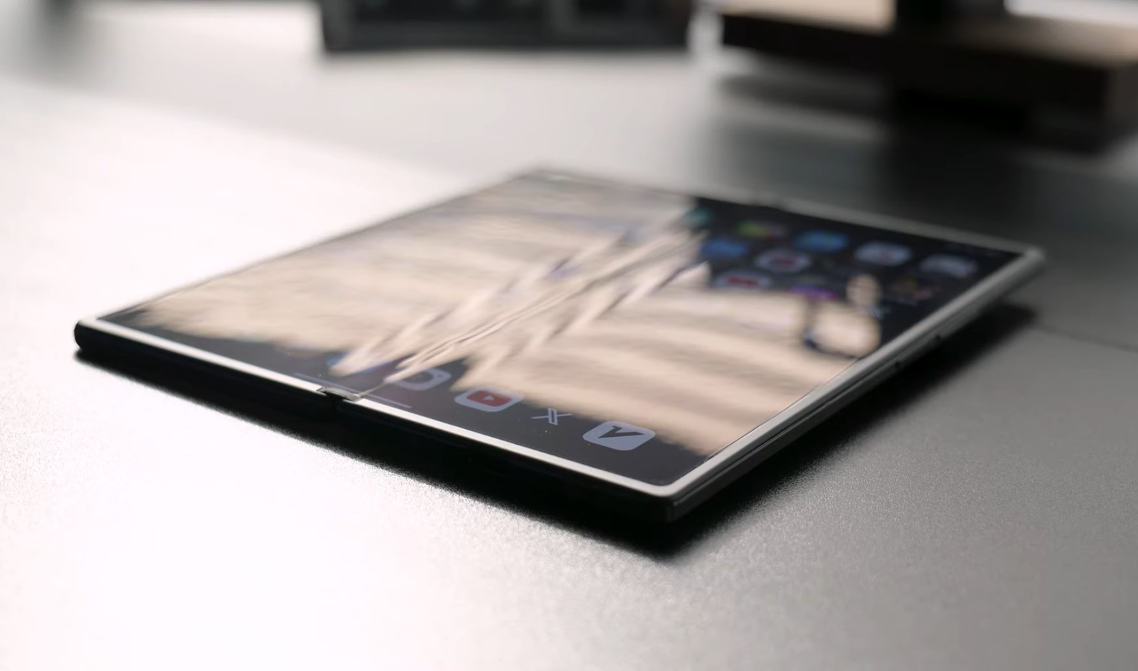 review-xiaomi-mix-fold-3-dien-thoai-gap-nhe-mong-manh-hon-9