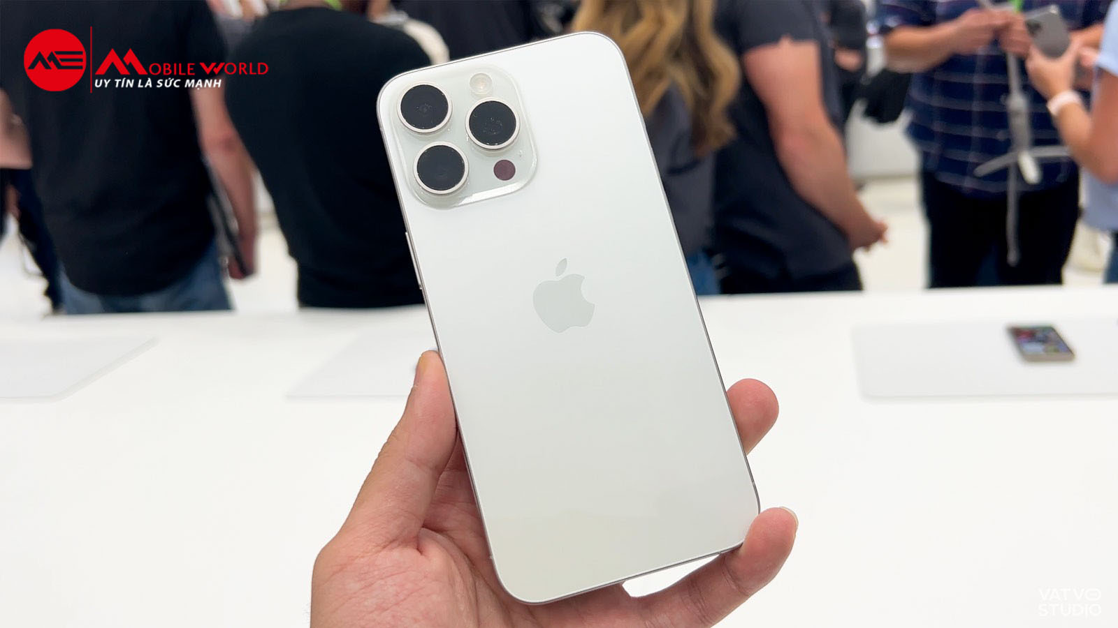 Sự kh&aacute;c biệt về gi&aacute; của iPhone 15 với Samsung S23 v&agrave; S22