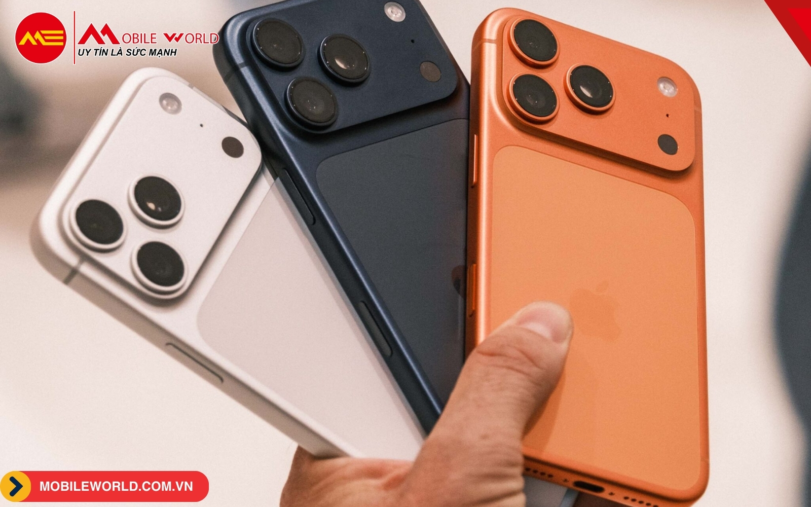 iPhone 17 Pro v&agrave; Pro Max đều c&ugrave;ng c&oacute; 3 m&agrave;u: Bạc (Silver), Xanh Đậm (Deep Blue) v&agrave; Cam Vũ Trụ (Cosmic Orange)