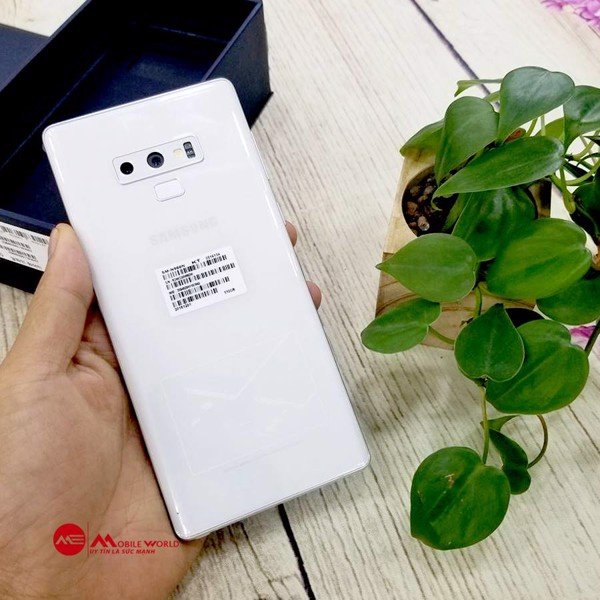 8/3 tặng điện thoại cho người phụ nữ quan trọng của bạn