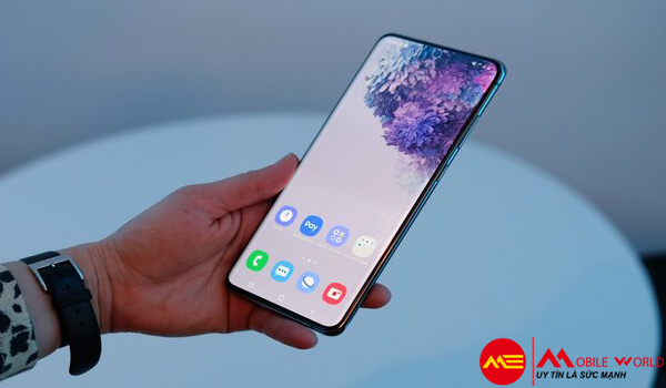 So s&aacute;nh đ&aacute;nh gi&aacute; chi tiết Galaxy S21 v&agrave; iPhone 12