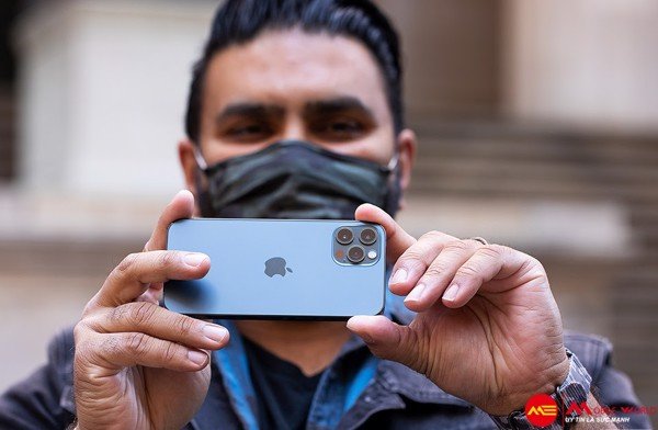 So s&aacute;nh iPhone 12 vs Pixel 5: N&ecirc;n chọn phi&ecirc;n bản n&agrave;o?